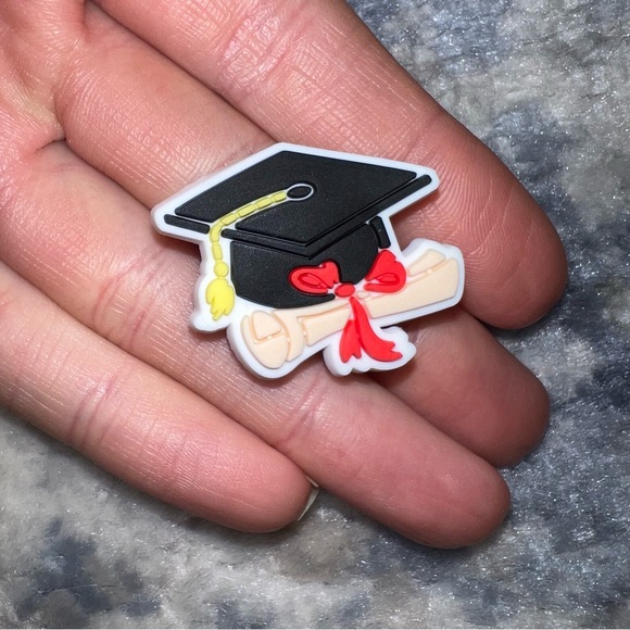 Crocs Jibbitz Charm Graduation Cap / College Grad Themed Class of 2023 NEW - Picture 3 of 9